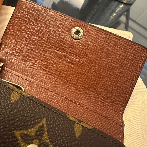 Louis Vuitton Monogram 6 Key Holder with COA - Picture 8 of 12